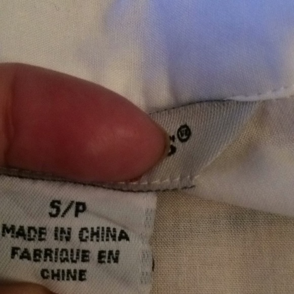 Guess Button Down Shirt. Long sleeves Size SP - Picture 5 of 8